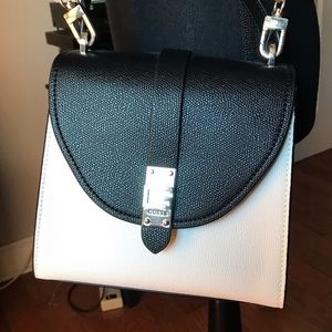 Small Guess purse. New without tags